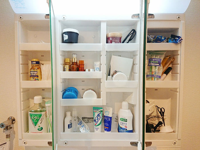 洗面台上の収納のビフォー写真