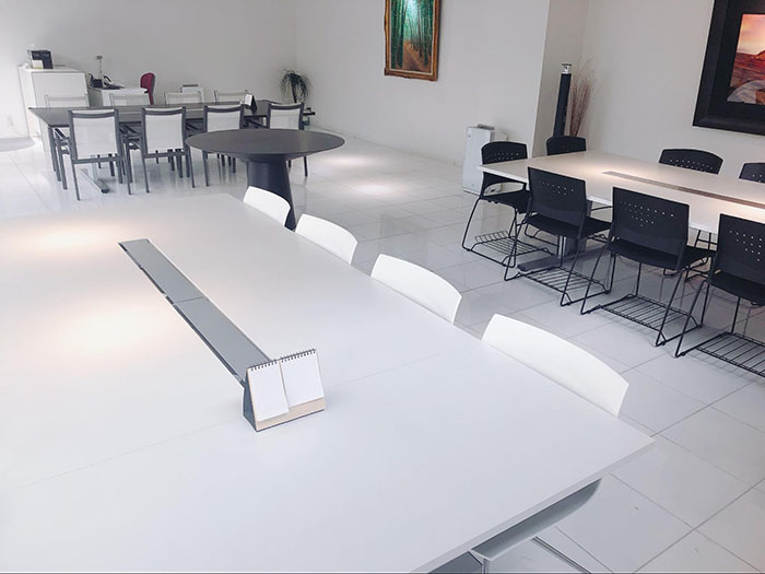 株式会社YAZAWA LUMBERのスペース（シック調）