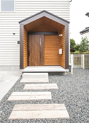 玄関のデザインも家の印象に大きく影響する：例②